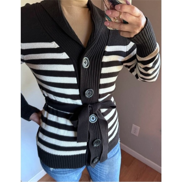 Madison black and white knit sweater button-down belted cardigan size medium - Picture 2 of 13